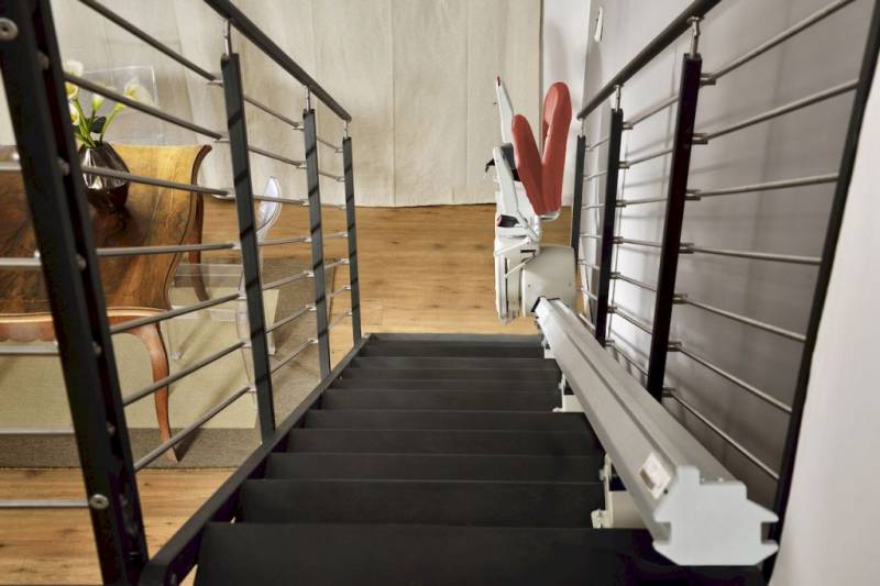 Vente et installation de monte-escalier pour votre domicile à Marseille proche d'Aubagne